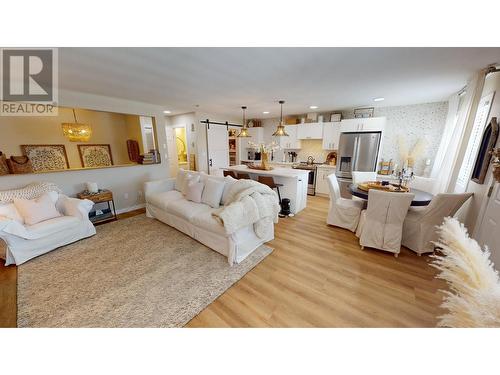 2401 12Th  N Street Unit# 17, Cranbrook, BC - Indoor Photo Showing Living Room