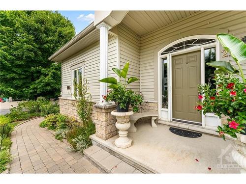 2 Kinmount Private, Kanata, ON 