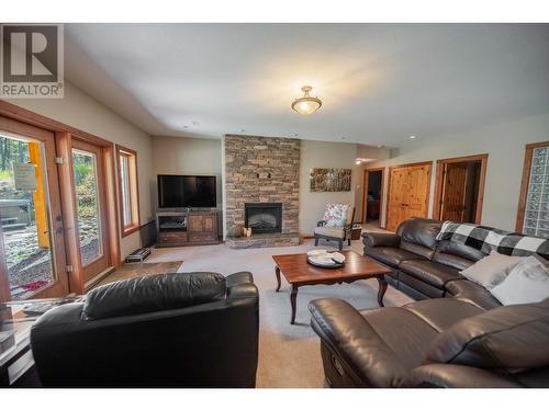 9865 Osprey Landing Drive, Wardner, BC - Indoor Photo Showing Living Room With Fireplace