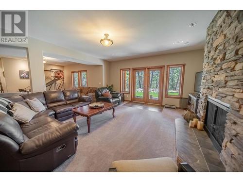 9865 Osprey Landing Drive, Wardner, BC - Indoor Photo Showing Living Room With Fireplace