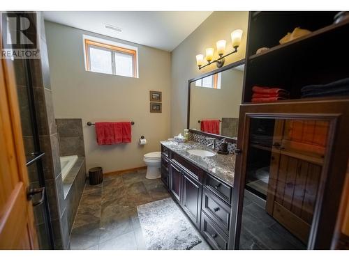 9865 Osprey Landing Drive, Wardner, BC - Indoor Photo Showing Bathroom