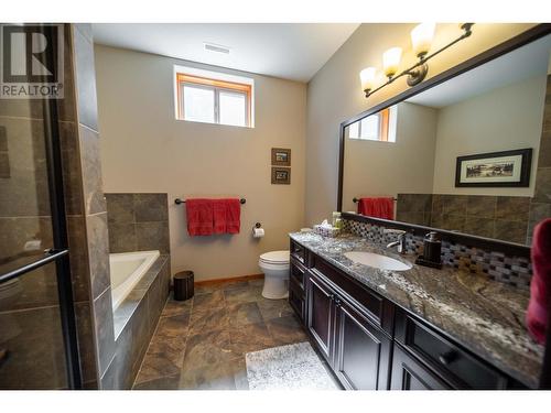 9865 Osprey Landing Drive, Wardner, BC - Indoor Photo Showing Bathroom