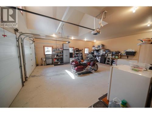 9865 Osprey Landing Drive, Wardner, BC - Indoor Photo Showing Garage