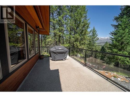 9865 Osprey Landing Drive, Wardner, BC - Outdoor With Exterior