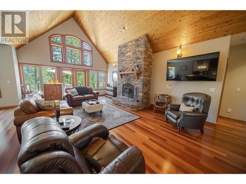 9865 Osprey Landing Drive, Wardner, BC - Indoor Photo Showing Living Room With Fireplace