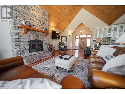 9865 Osprey Landing Drive, Wardner, BC - Indoor Photo Showing Living Room With Fireplace