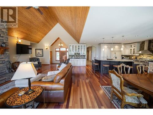 9865 Osprey Landing Drive, Wardner, BC - Indoor Photo Showing Dining Room