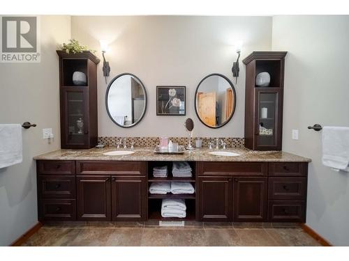 9865 Osprey Landing Drive, Wardner, BC - Indoor Photo Showing Bathroom