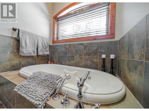 9865 Osprey Landing Drive, Wardner, BC - Indoor Photo Showing Bathroom