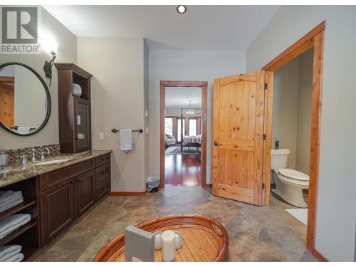 9865 Osprey Landing Drive, Wardner, BC - Indoor Photo Showing Bathroom