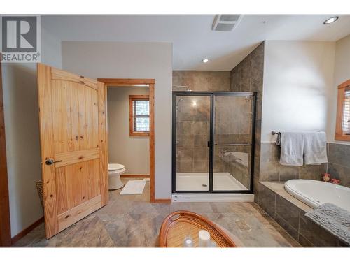 9865 Osprey Landing Drive, Wardner, BC - Indoor Photo Showing Bathroom