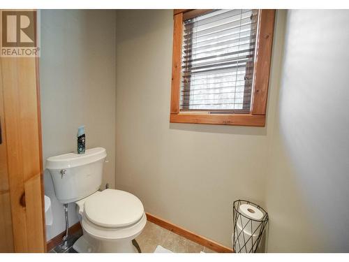 9865 Osprey Landing Drive, Wardner, BC - Indoor Photo Showing Bathroom