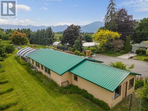 2915  3 Highway, Creston, BC 