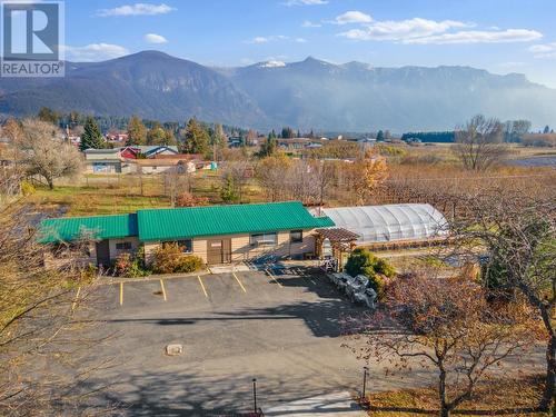 2915  3 Highway, Creston, BC 