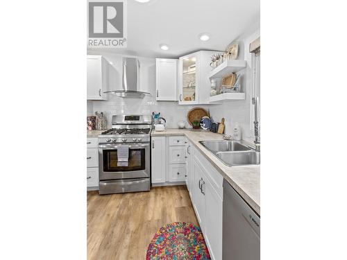 11727  3A Highway Unit# 8, Boswell, BC - Indoor Photo Showing Kitchen With Double Sink