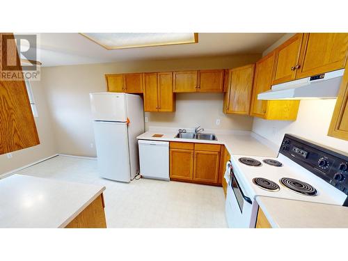 2504 12Th  N Street Unit# 2, Cranbrook, BC - Indoor Photo Showing Kitchen With Double Sink