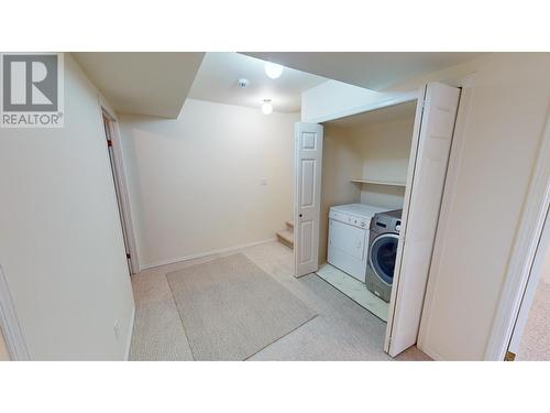 2504 12Th  N Street Unit# 2, Cranbrook, BC - Indoor Photo Showing Laundry Room