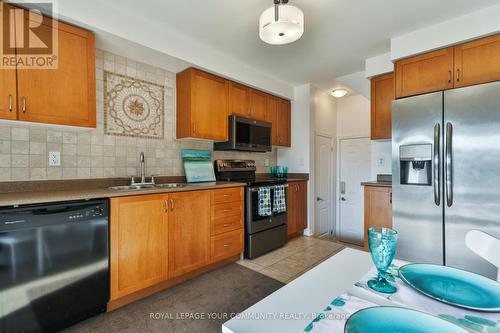 3162 Stornoway Circle, Oakville, ON - Indoor Photo Showing Kitchen With Double Sink