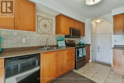 3162 Stornoway Circle, Oakville, ON - Indoor Photo Showing Kitchen With Double Sink