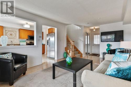 3162 Stornoway Circle, Oakville, ON - Indoor Photo Showing Living Room