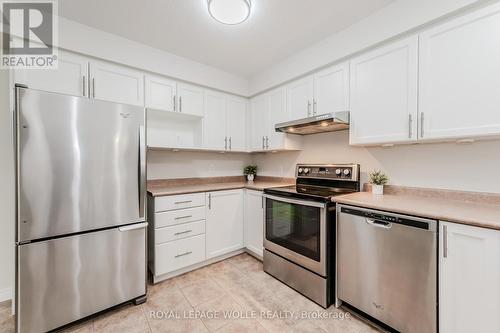 498 Doon Drive S, Kitchener, ON - Indoor Photo Showing Kitchen With Stainless Steel Kitchen