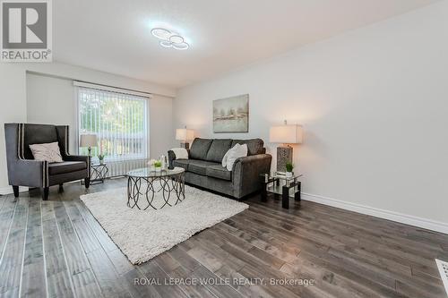 498 Doon Drive S, Kitchener, ON - Indoor Photo Showing Living Room