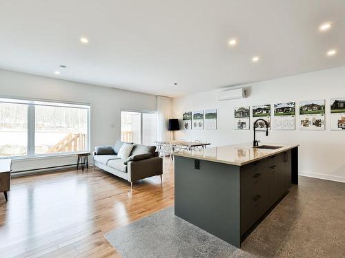 Living room - Rue Léon-Landry, Sainte-Julienne, QC - Indoor