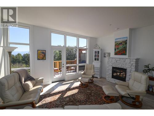 1000 Northstar Drive Unit# 28, Kimberley, BC - Indoor Photo Showing Living Room With Fireplace