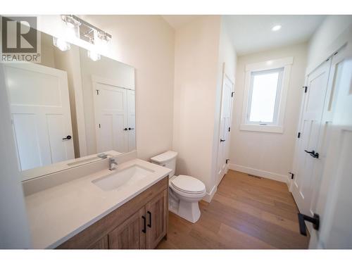 153 The Whins, Cranbrook, BC - Indoor Photo Showing Bathroom