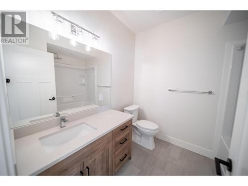 153 The Whins, Cranbrook, BC - Indoor Photo Showing Bathroom