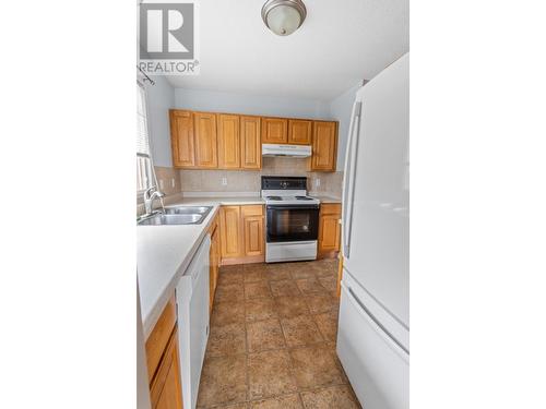 2303 Crawford  Street Unit# 1/2/3, Creston, BC - Indoor Photo Showing Kitchen With Double Sink