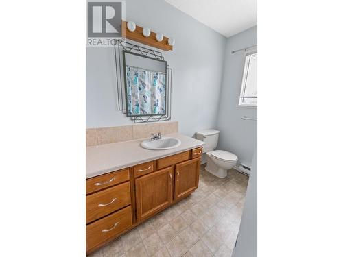 2303 Crawford  Street Unit# 1/2/3, Creston, BC - Indoor Photo Showing Bathroom