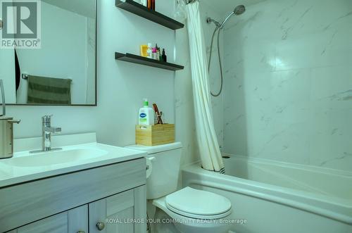 712 - 8 Rean Drive, Toronto, ON - Indoor Photo Showing Bathroom