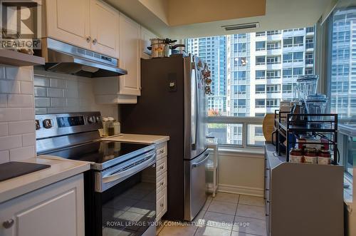 712 - 8 Rean Drive, Toronto, ON - Indoor Photo Showing Kitchen With Stainless Steel Kitchen