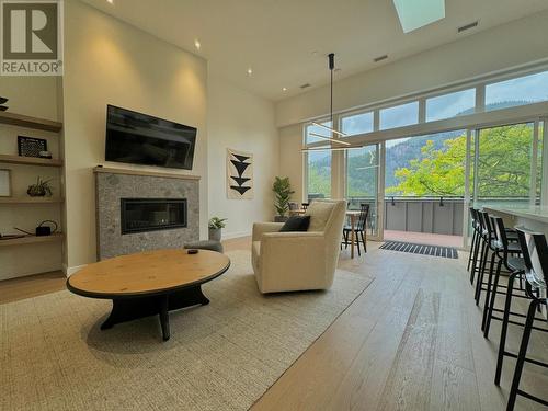 266 Baker Street Unit# 12, Nelson, BC - Indoor With Fireplace