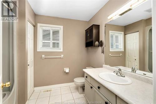 1329 Foster Avenue, Windsor, ON - Indoor Photo Showing Bathroom