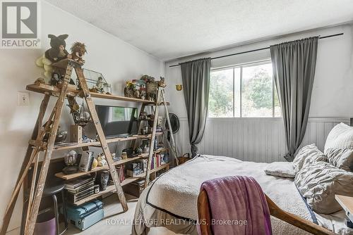 242 Village Wood Road, Oakville, ON - Indoor Photo Showing Bedroom