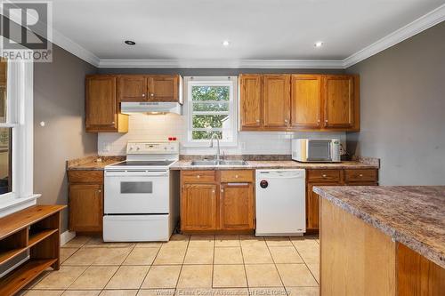 5 Centre Street West, Tilbury, ON - Indoor Photo Showing Kitchen With Double Sink