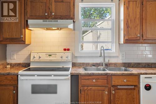 5 Centre Street West, Tilbury, ON - Indoor Photo Showing Kitchen With Double Sink