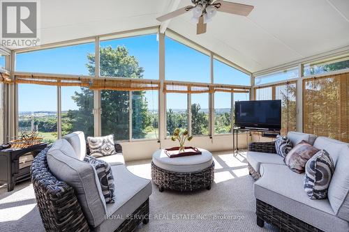 94 Morton Line, Cavan Monaghan, ON - Indoor Photo Showing Living Room