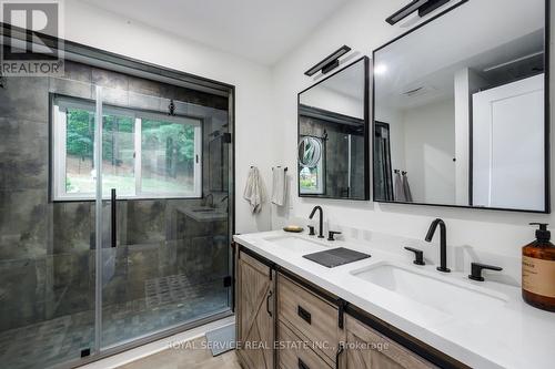 94 Morton Line, Cavan Monaghan, ON - Indoor Photo Showing Bathroom