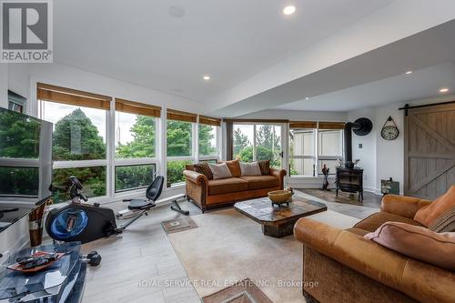 94 Morton Line, Cavan Monaghan, ON - Indoor Photo Showing Living Room