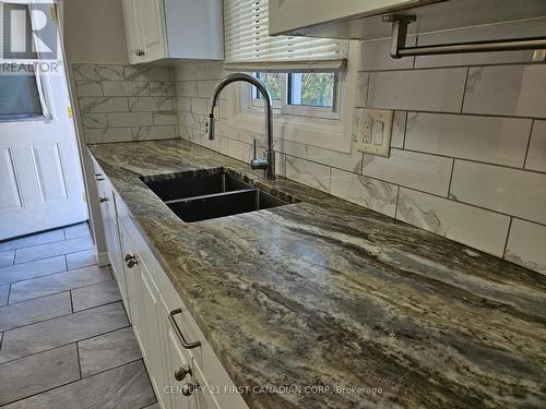 781 Homeview Road, London, ON - Indoor Photo Showing Kitchen With Double Sink