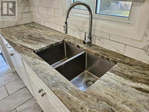 781 Homeview Road, London, ON - Indoor Photo Showing Kitchen With Double Sink