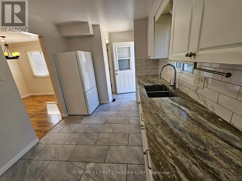 781 Homeview Road, London, ON - Indoor Photo Showing Kitchen With Double Sink