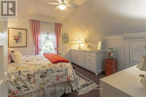 99 Boullee Street, London, ON - Indoor Photo Showing Bedroom