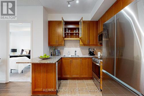 1002 - 60 Byng Avenue W, Toronto, ON - Indoor Photo Showing Kitchen