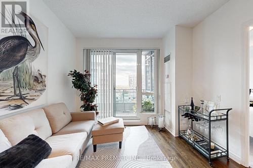 1002 - 60 Byng Avenue W, Toronto, ON - Indoor Photo Showing Living Room