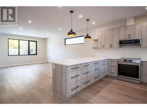 9 Pine  Street Unit# 6, Nelson, BC - Indoor Photo Showing Kitchen