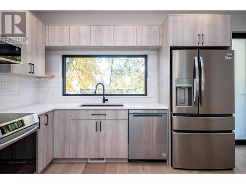 9 Pine  Street Unit# 6, Nelson, BC - Indoor Photo Showing Kitchen With Upgraded Kitchen